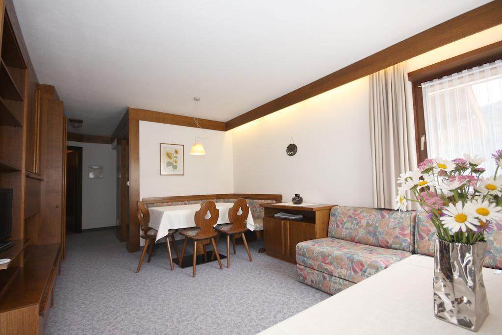 Apartments Residence Alta Badia Colfosco Kamer foto