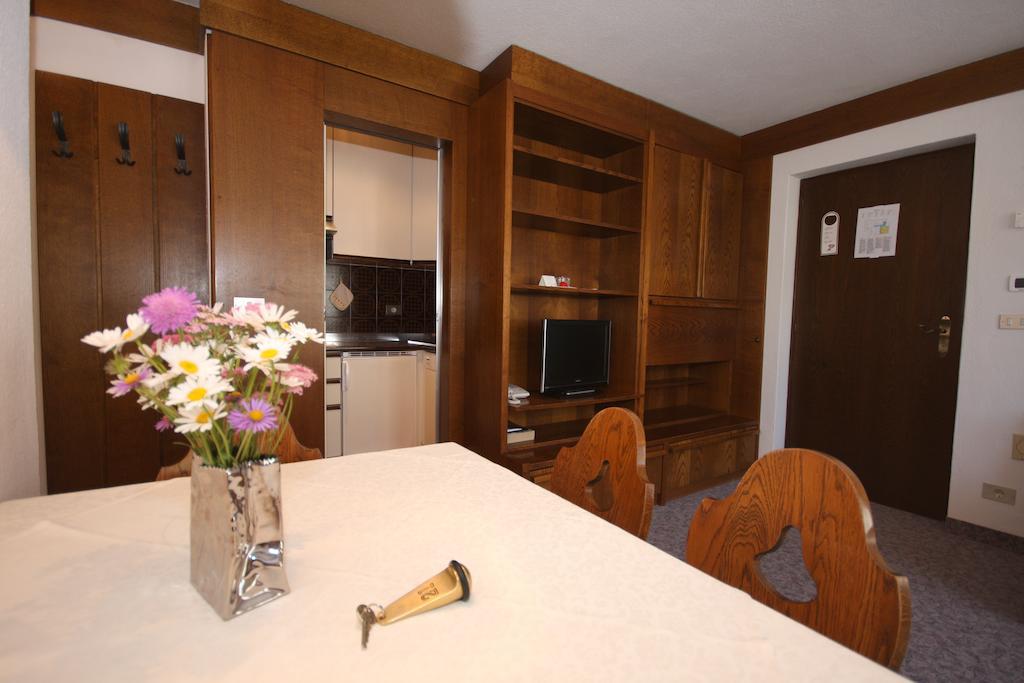 Apartments Residence Alta Badia Colfosco Kamer foto