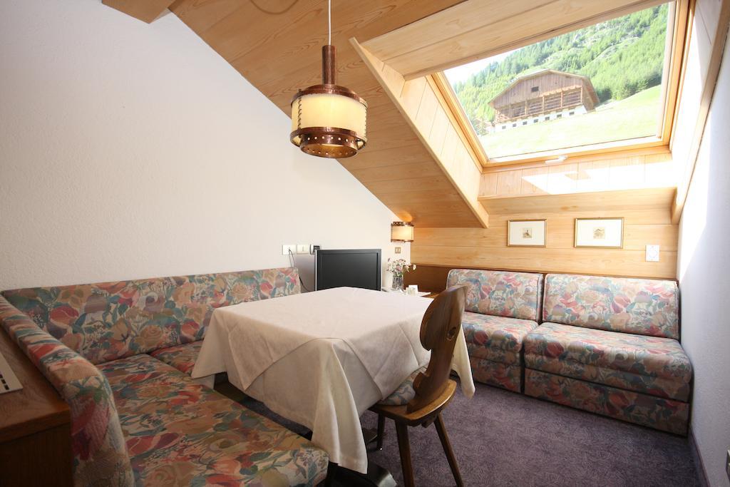 Apartments Residence Alta Badia Colfosco Kamer foto