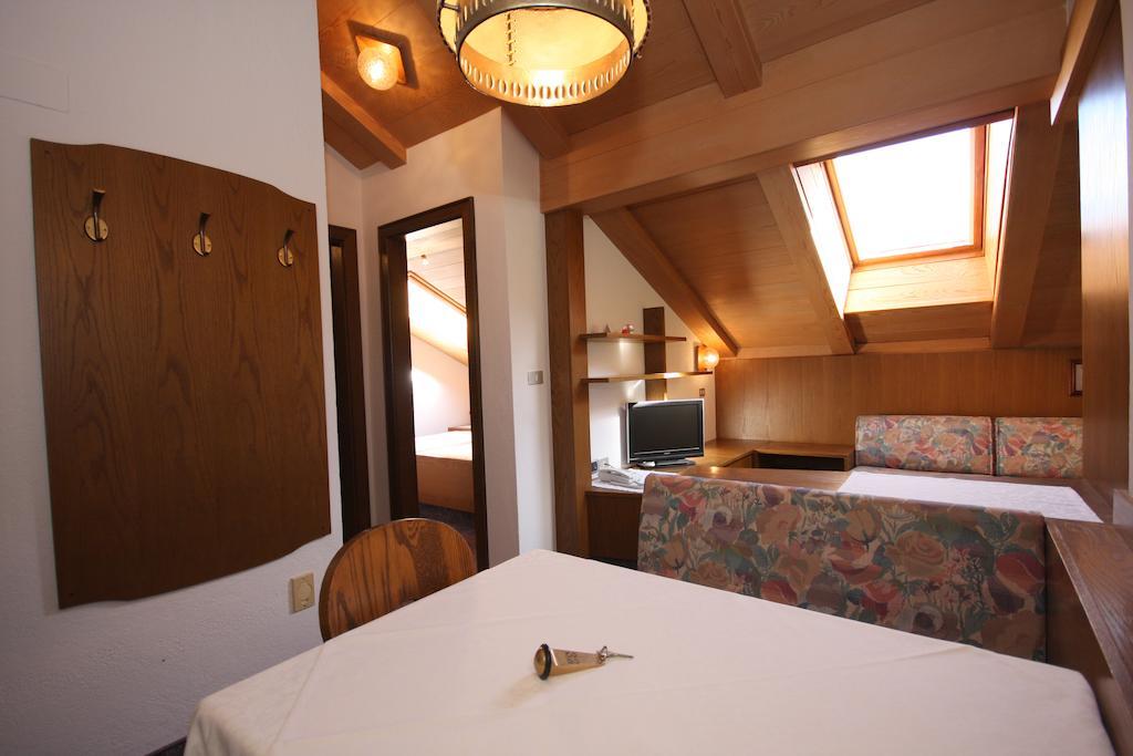 Apartments Residence Alta Badia Colfosco Kamer foto